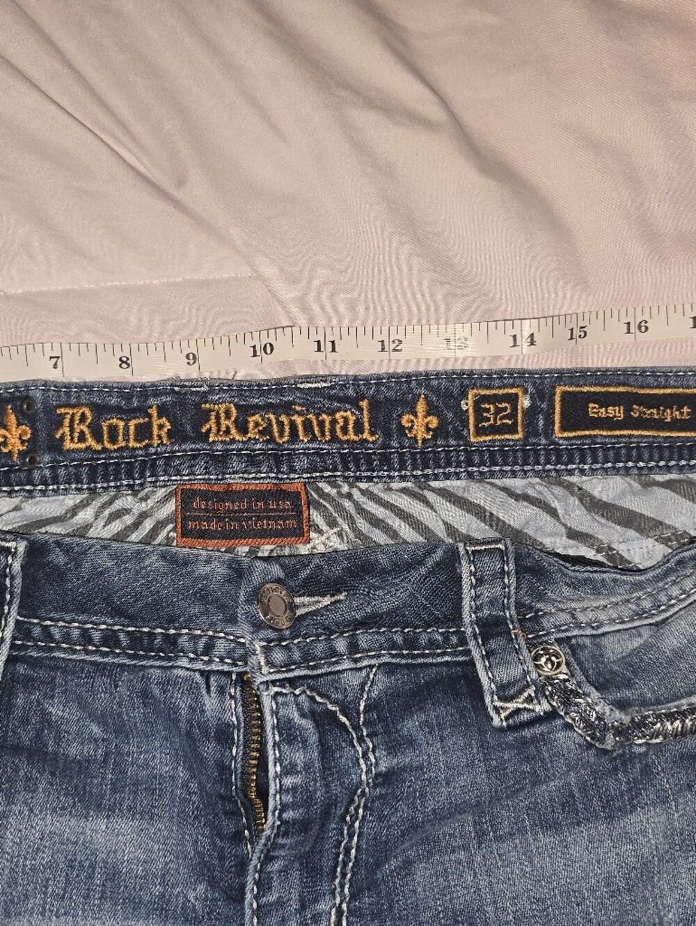 Rock Revival Women's  Distressed  Jeans Sz 32 Bling Pocket - Picture 7 of 8